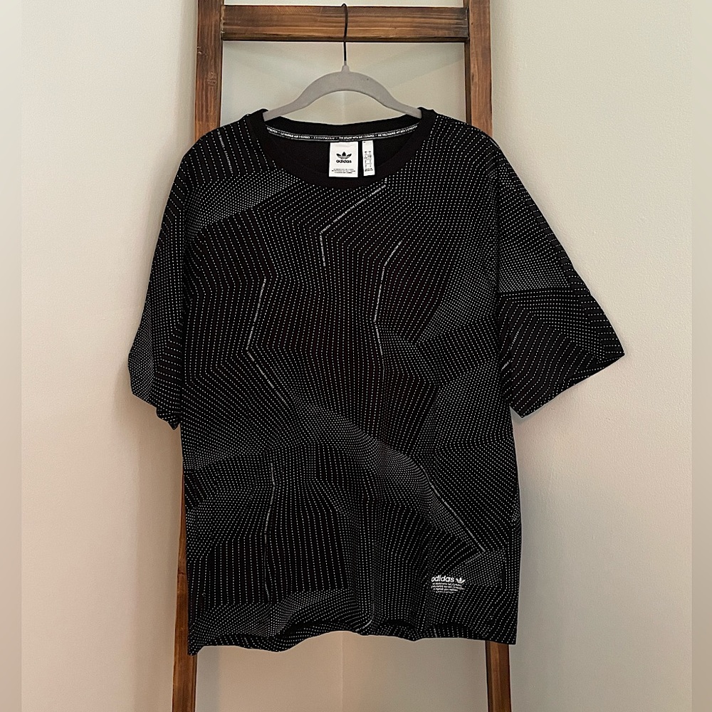 Adidas mens short sleeve t-shirt. 10/10 condition.